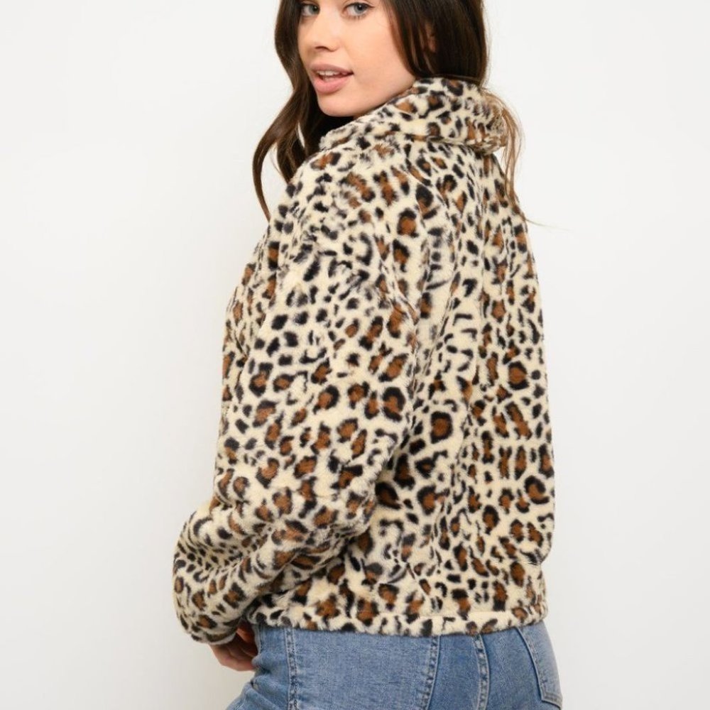 WOMEN'S LEOPARD PRINT FAUX FUR PULLOVER SWEATER - Picture 3 of 3